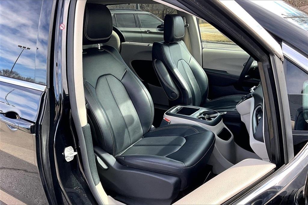 used 2024 Chrysler Pacifica car, priced at $29,811