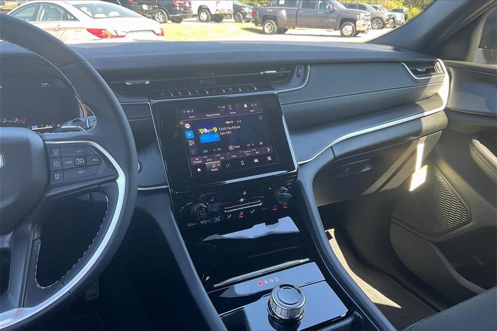 new 2025 Jeep Grand Cherokee L car, priced at $39,254