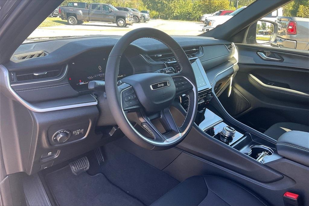 new 2025 Jeep Grand Cherokee L car, priced at $39,254