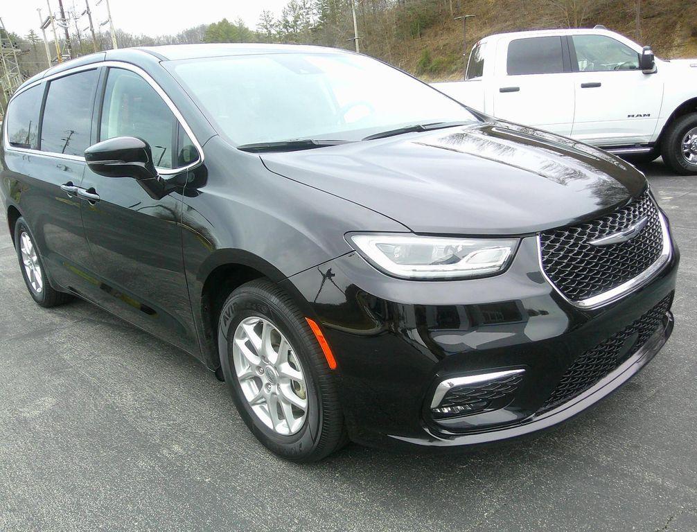 used 2024 Chrysler Pacifica car, priced at $29,900