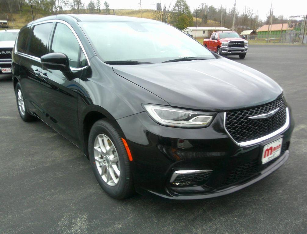 used 2024 Chrysler Pacifica car, priced at $29,900