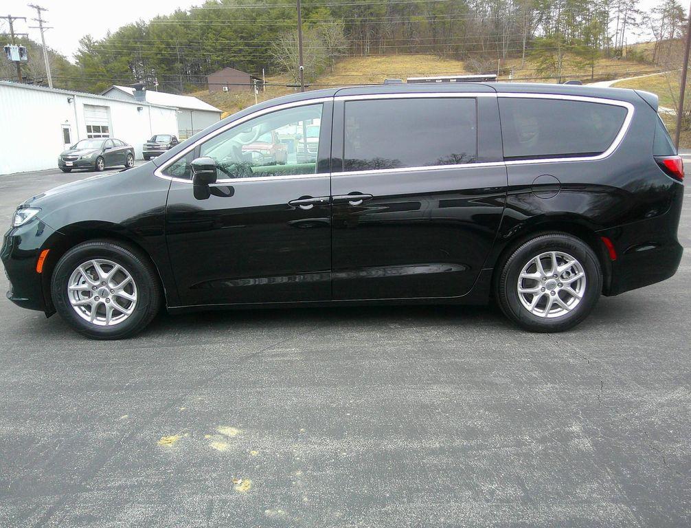 used 2024 Chrysler Pacifica car, priced at $29,900