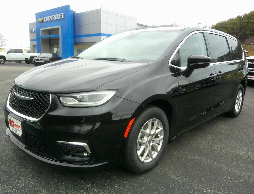 used 2024 Chrysler Pacifica car, priced at $29,900