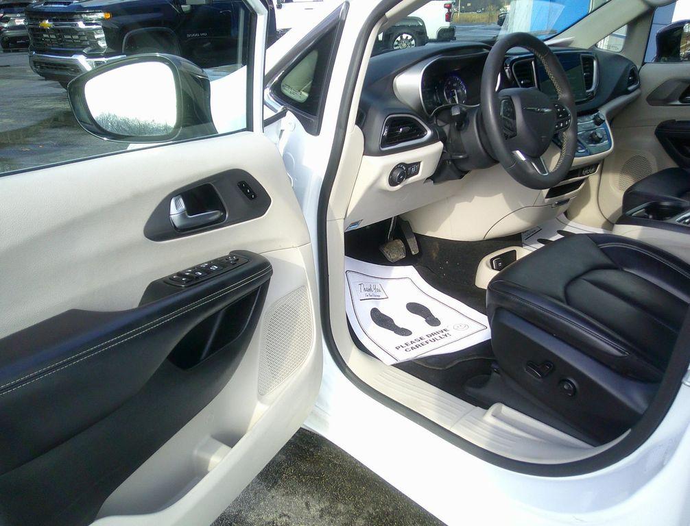 used 2024 Chrysler Pacifica car, priced at $31,850