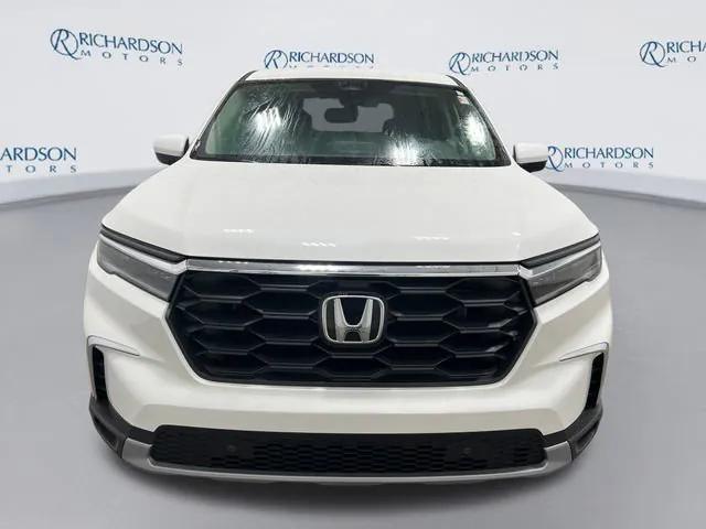 new 2025 Honda Pilot car, priced at $46,292