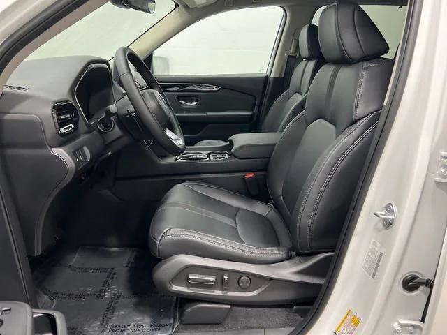 new 2025 Honda Pilot car, priced at $46,292