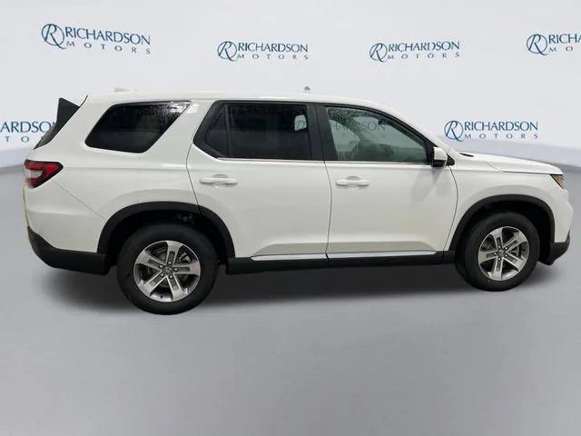 new 2025 Honda Pilot car, priced at $46,292