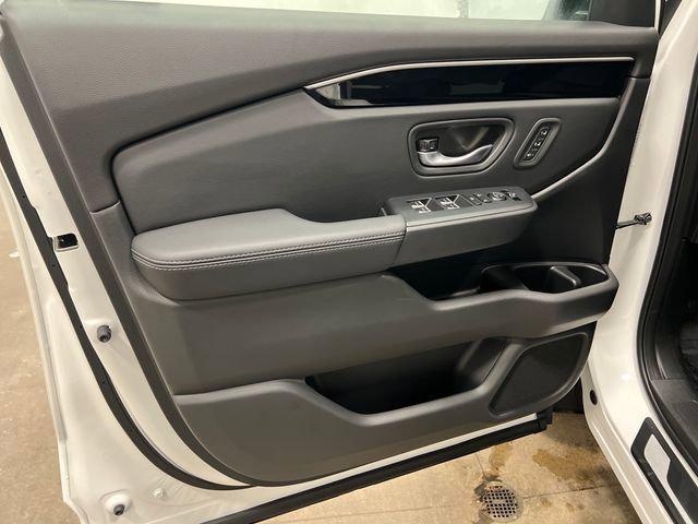 new 2025 Honda Pilot car, priced at $46,292