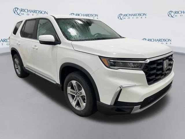 new 2025 Honda Pilot car, priced at $46,292