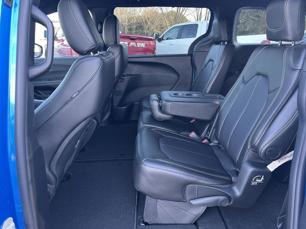 new 2026 Chrysler Pacifica car, priced at $44,622