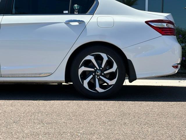 2016 White Orchid Pearl Honda Accord