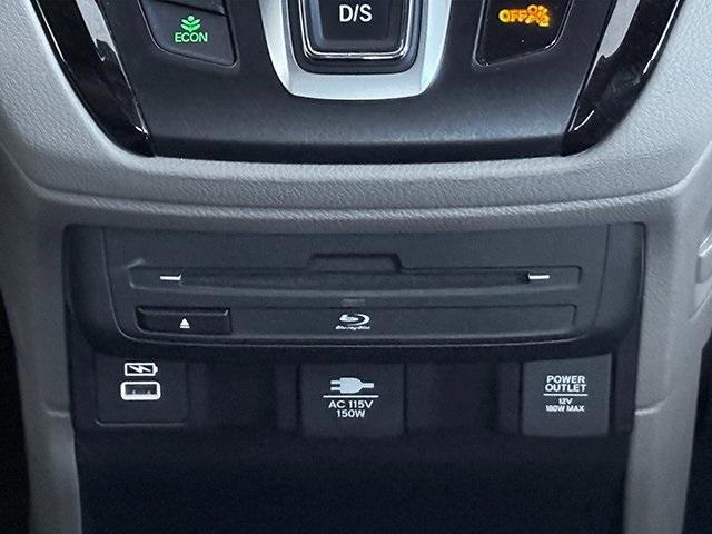 used 2024 Honda Odyssey car, priced at $35,205