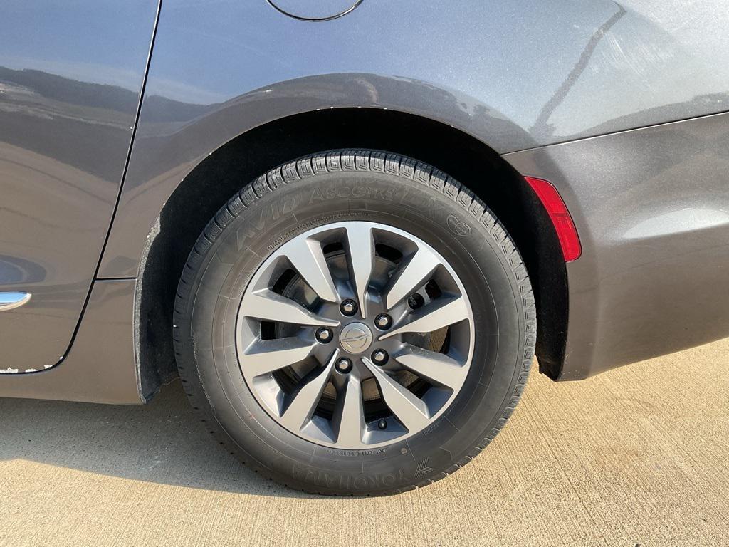 used 2020 Chrysler Pacifica car, priced at $20,896