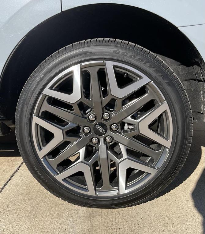 new 2026 Ford Expedition car, priced at $92,110