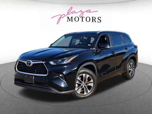used 2023 Toyota Highlander car, priced at $39,000