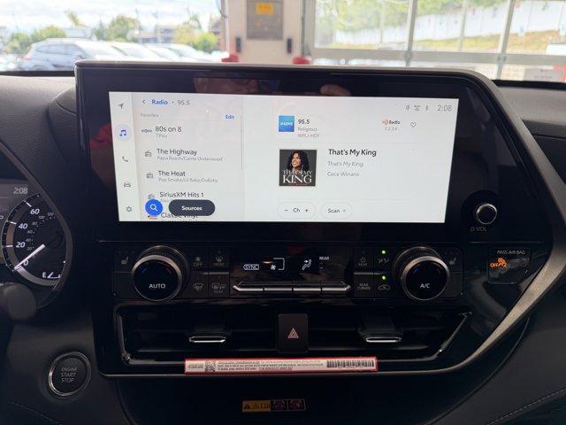 new 2025 Toyota Highlander car, priced at $50,998