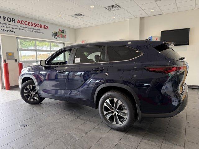 new 2025 Toyota Highlander car, priced at $50,998