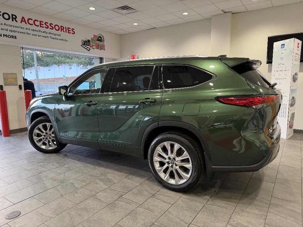 used 2023 Toyota Highlander Hybrid car, priced at $41,995