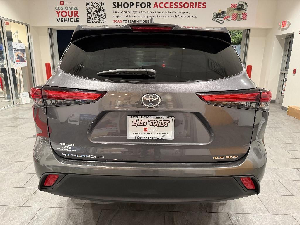 used 2021 Toyota Highlander car, priced at $32,995