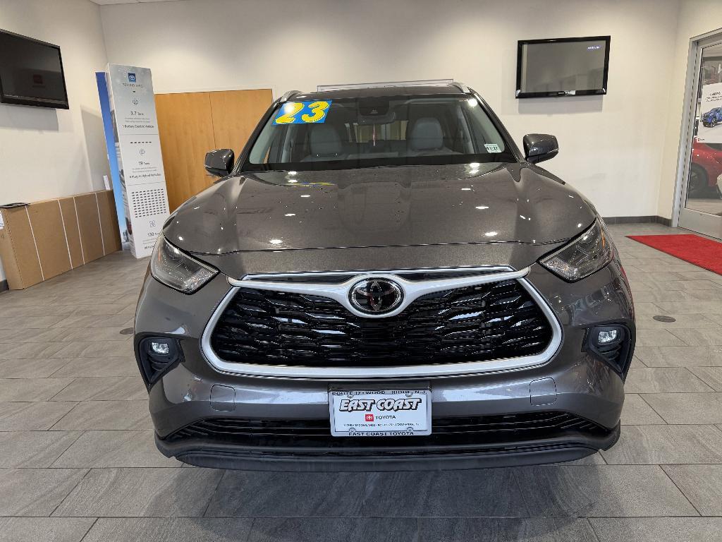 used 2023 Toyota Highlander car, priced at $36,995