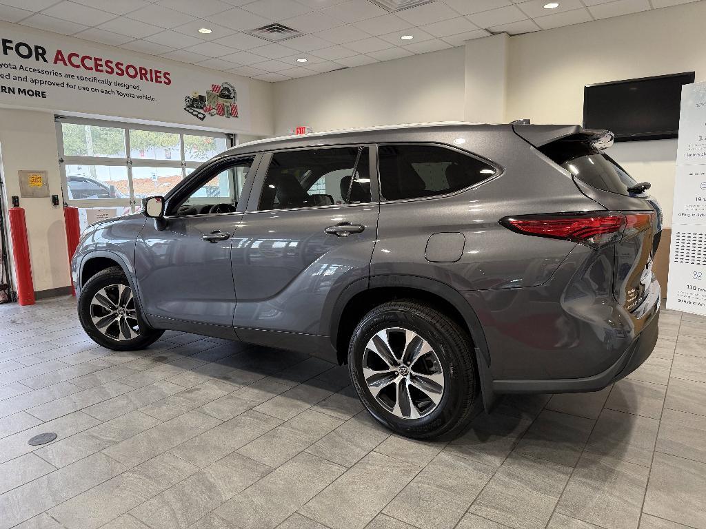 used 2023 Toyota Highlander car, priced at $36,995