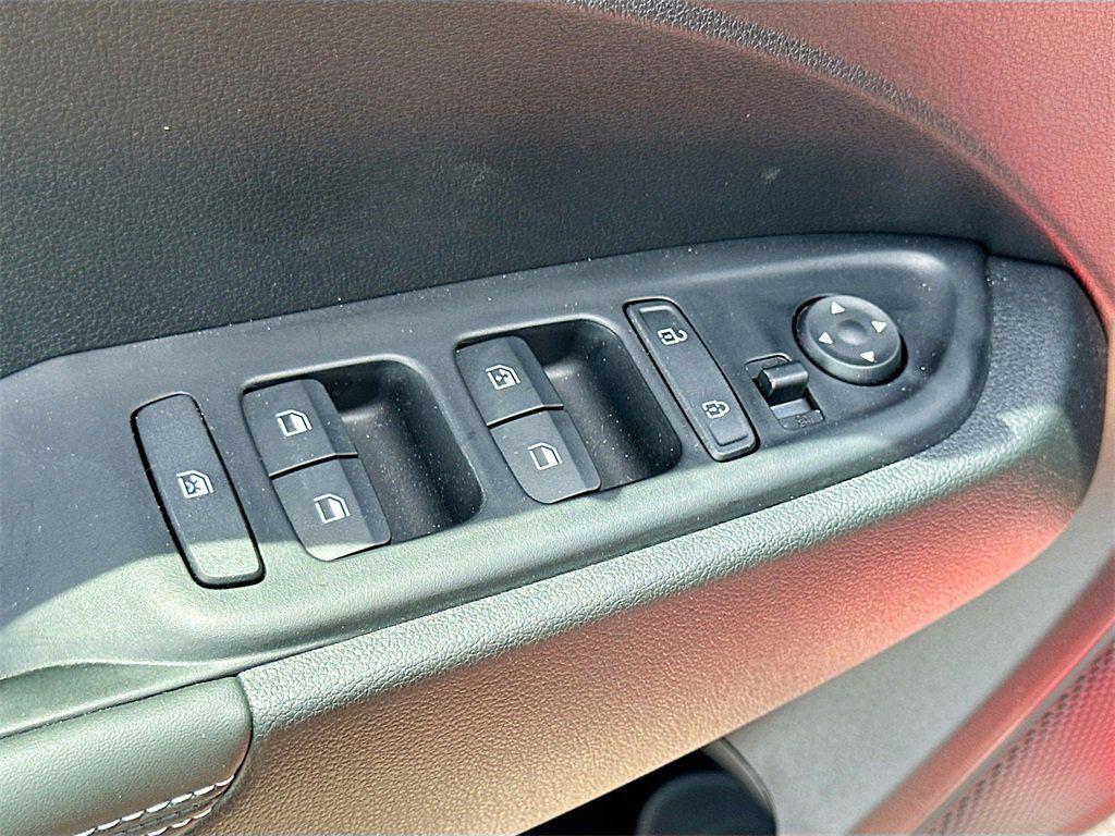 new 2025 Hyundai Venue car, priced at $22,045