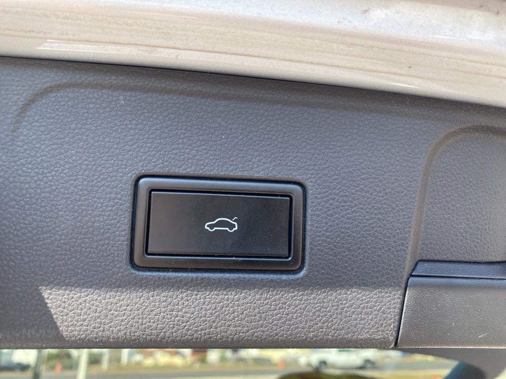 used 2018 Volkswagen Atlas car, priced at $13,991