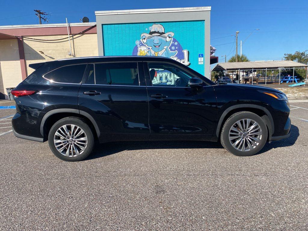 used 2021 Toyota Highlander car, priced at $28,049