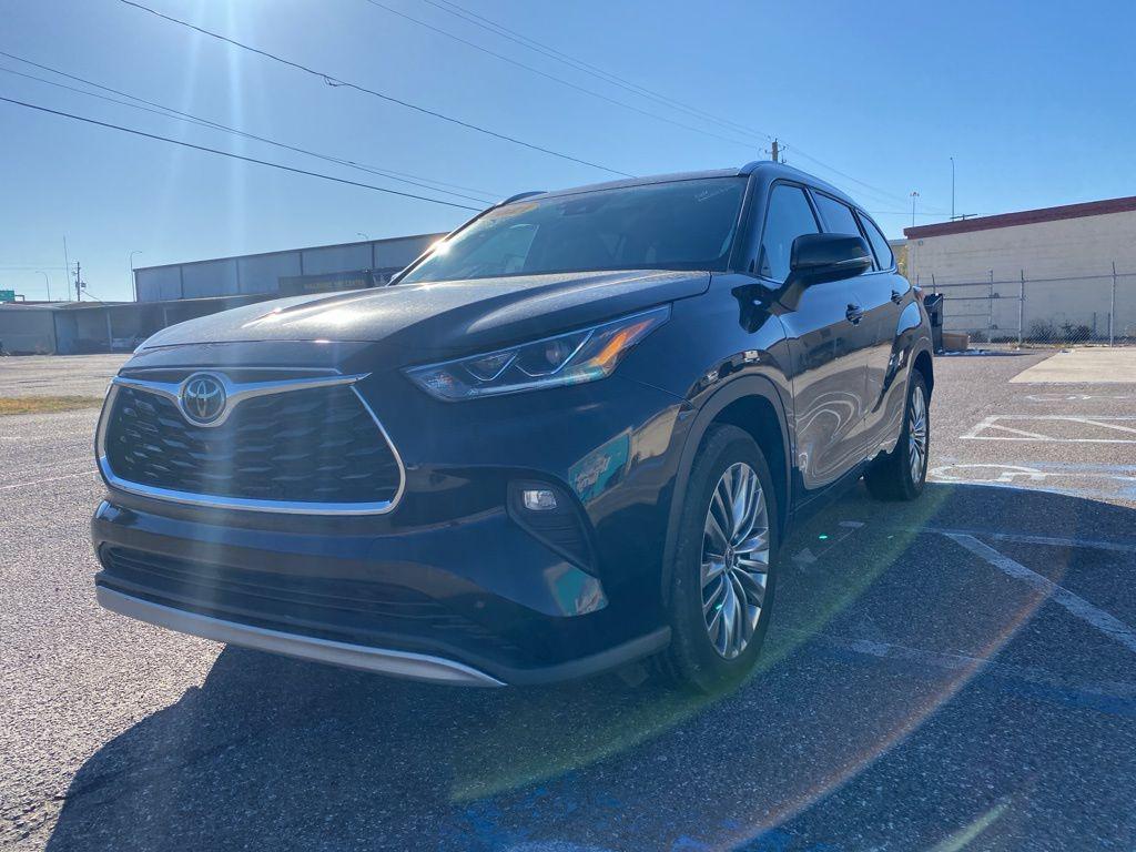 used 2021 Toyota Highlander car, priced at $28,049