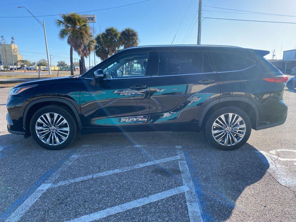 used 2021 Toyota Highlander car, priced at $28,049