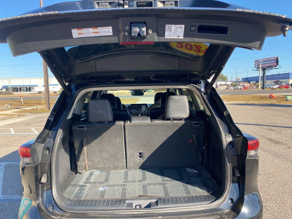 used 2021 Toyota Highlander car, priced at $28,049