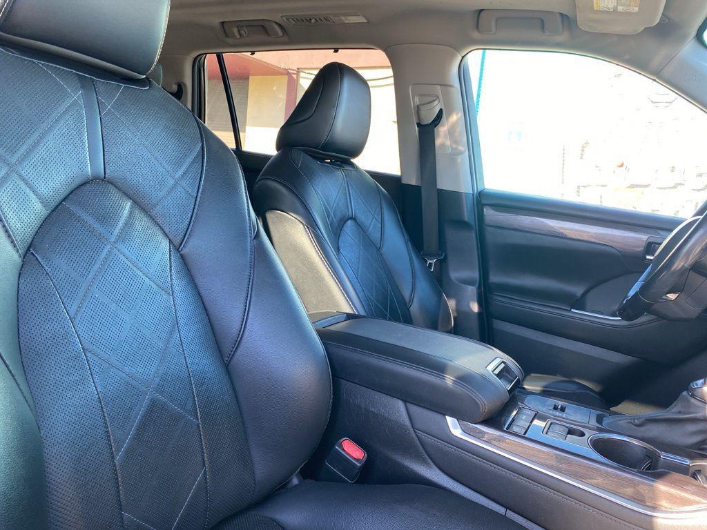 used 2021 Toyota Highlander car, priced at $28,049
