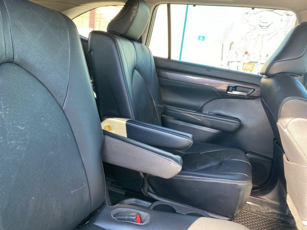 used 2021 Toyota Highlander car, priced at $28,049