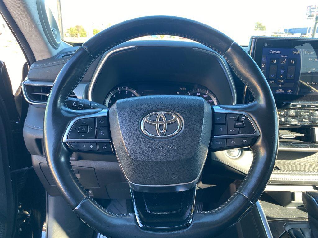 used 2021 Toyota Highlander car, priced at $28,049