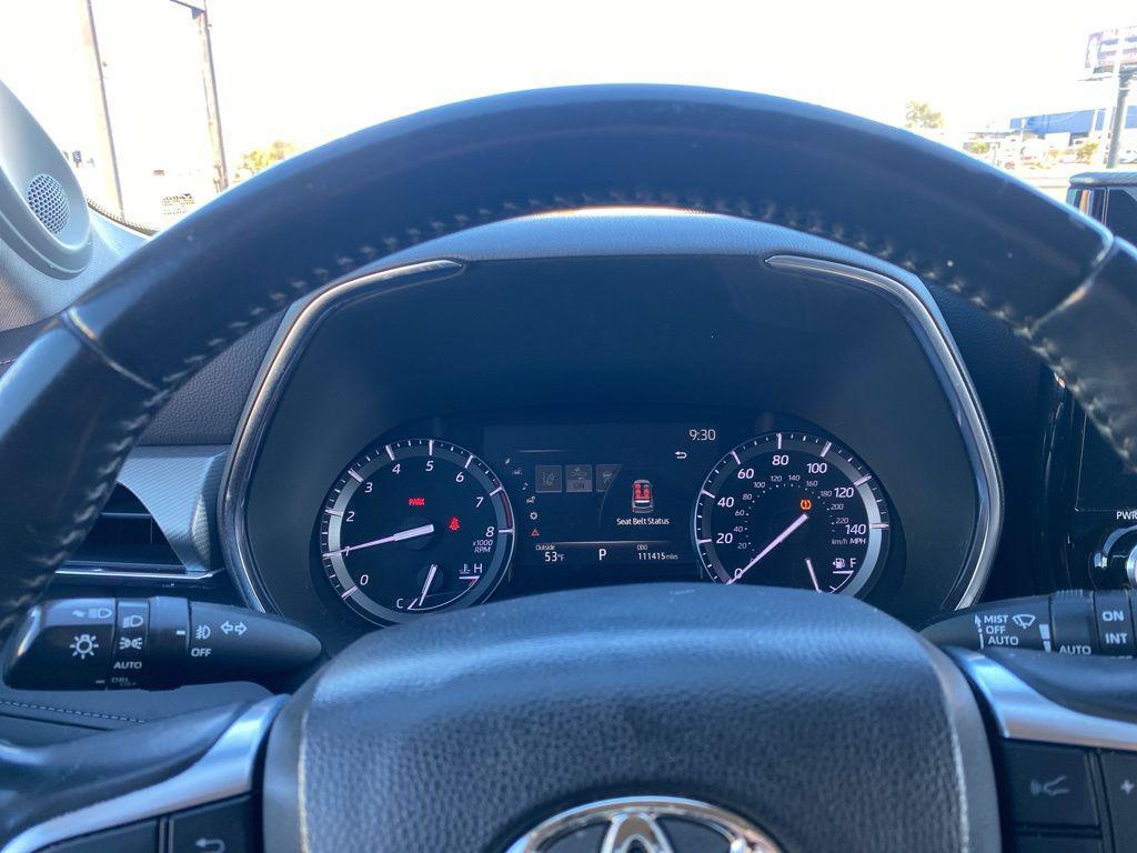 used 2021 Toyota Highlander car, priced at $28,049