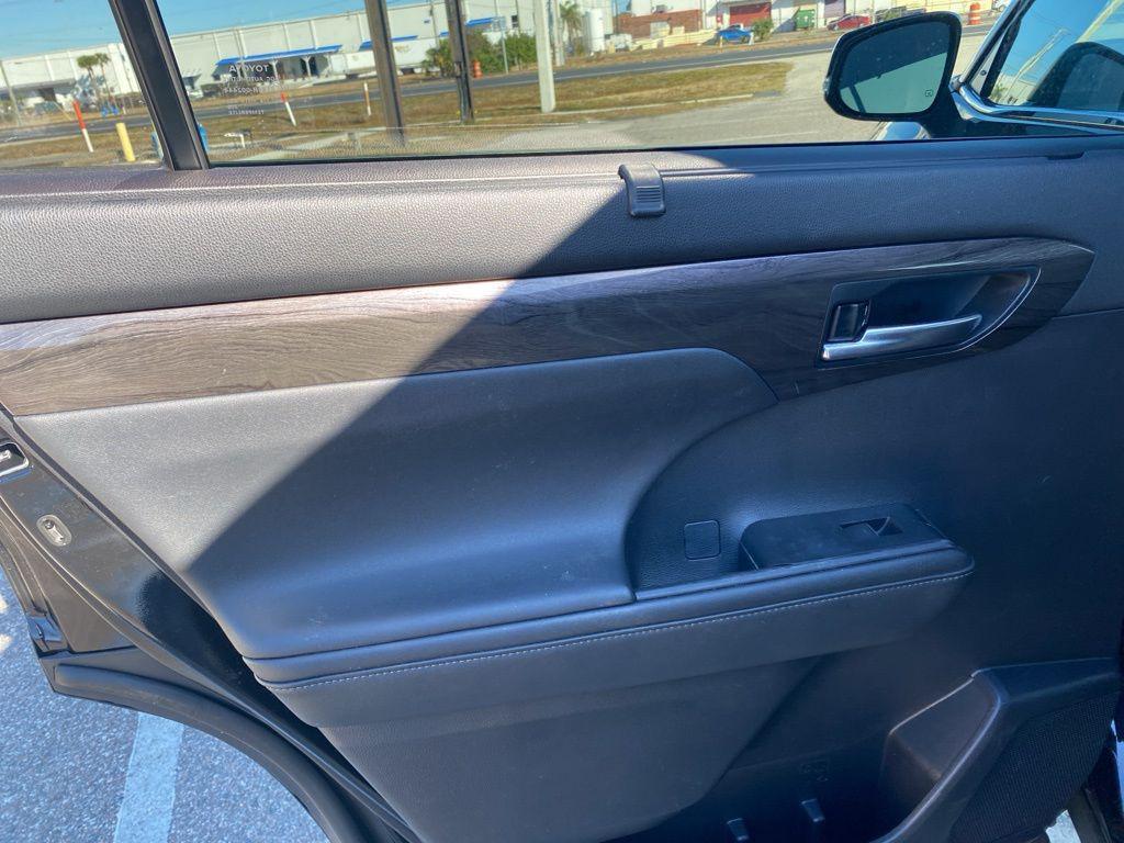 used 2021 Toyota Highlander car, priced at $28,049