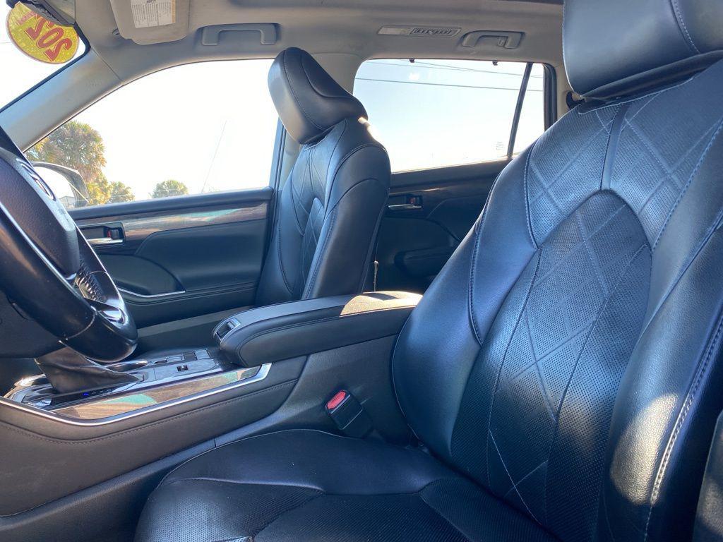 used 2021 Toyota Highlander car, priced at $28,049
