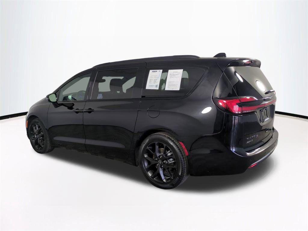 used 2025 Chrysler Pacifica car, priced at $32,789