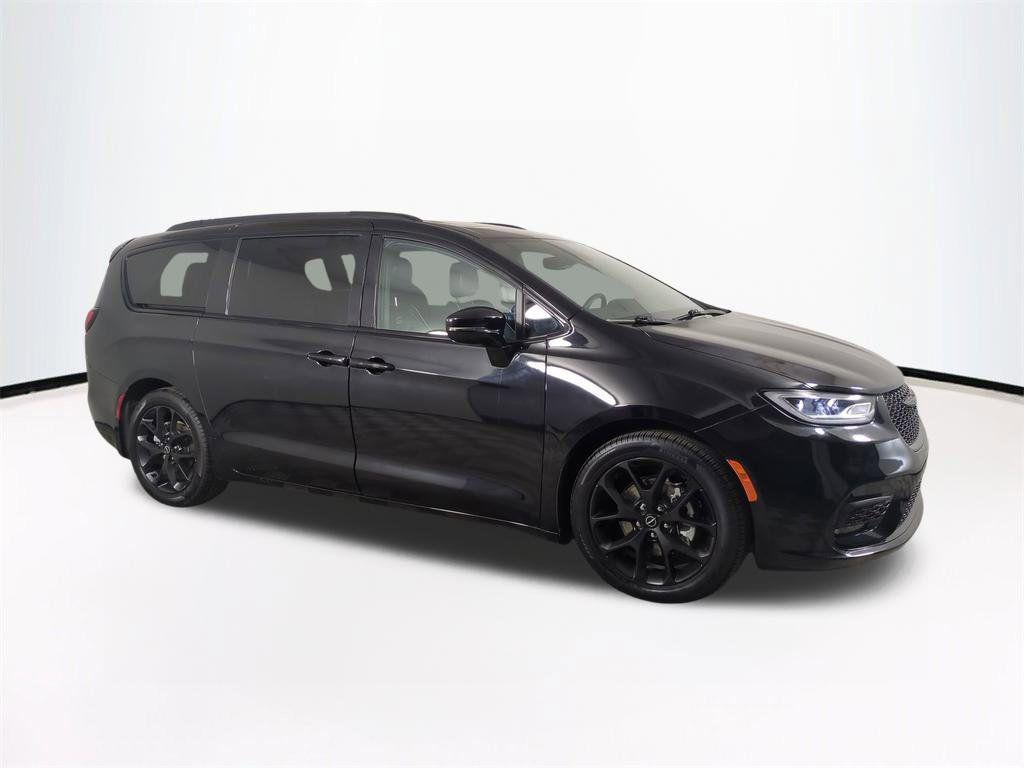 used 2025 Chrysler Pacifica car, priced at $32,789