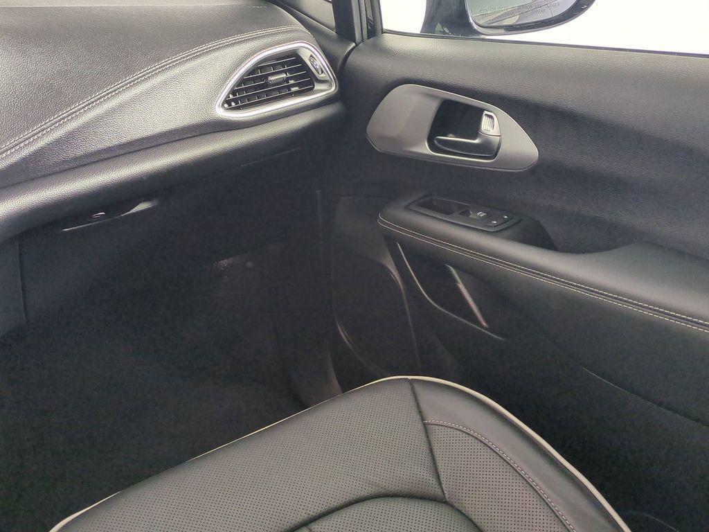 used 2025 Chrysler Pacifica car, priced at $32,789