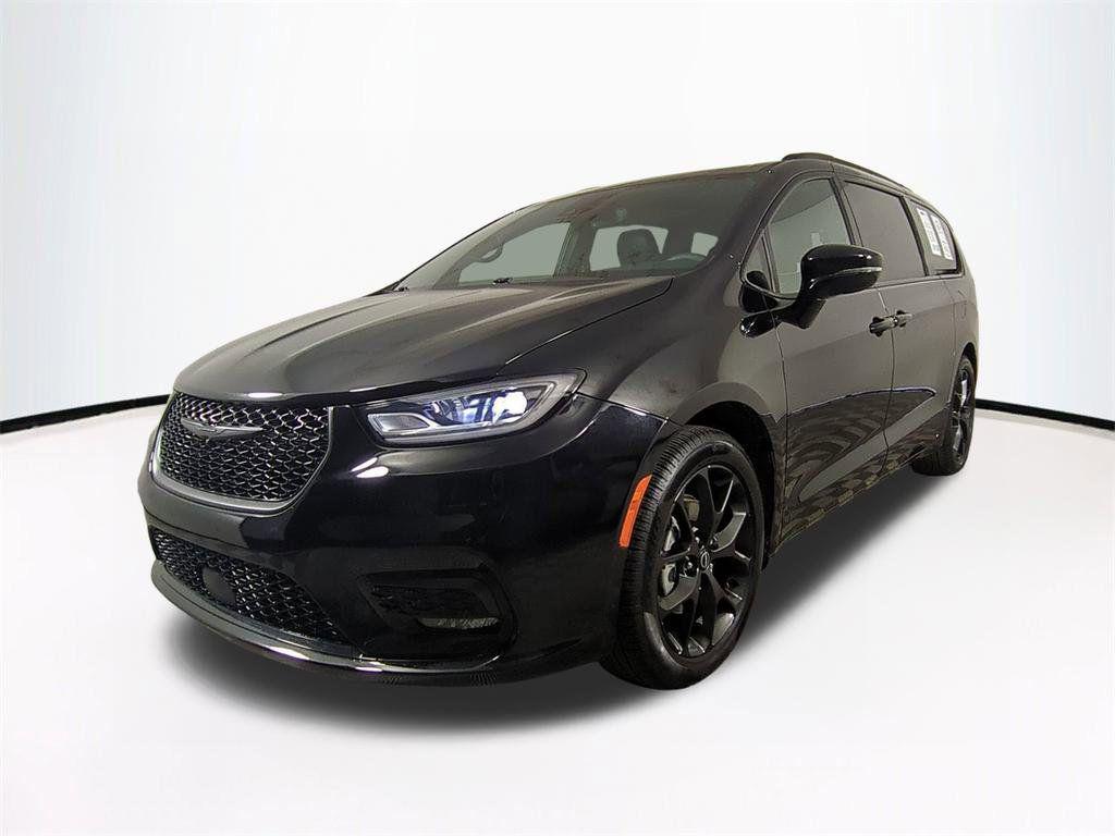 used 2025 Chrysler Pacifica car, priced at $32,789