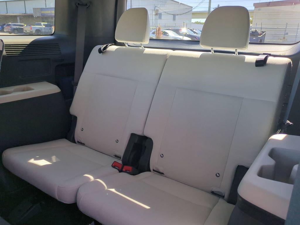 used 2025 Hyundai Santa Fe car, priced at $28,270