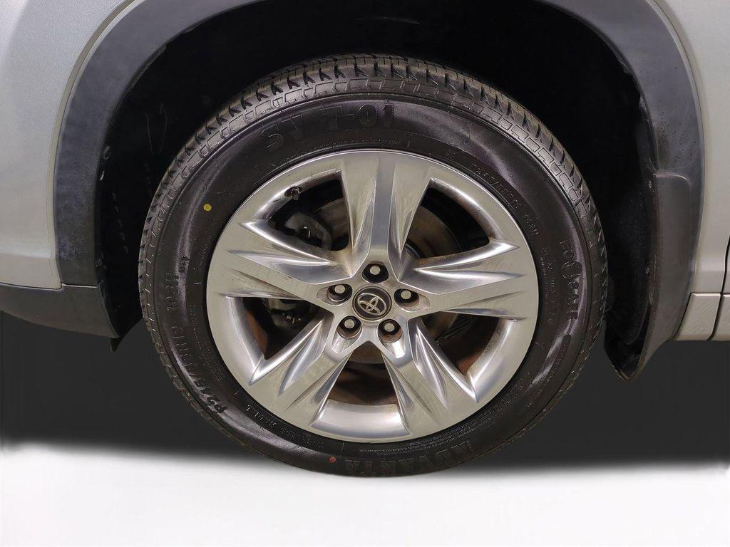 used 2018 Toyota Highlander car, priced at $19,708