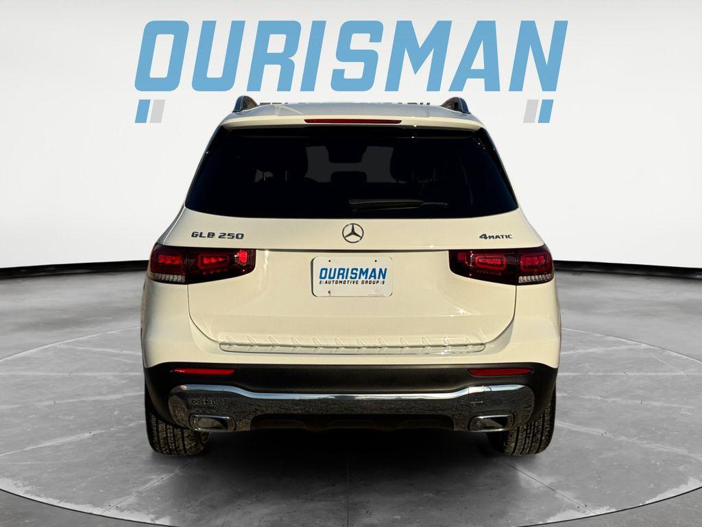 used 2022 Mercedes-Benz GLB 250 car, priced at $27,600