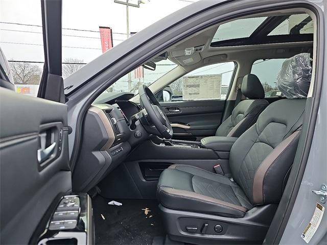 new 2025 Nissan Pathfinder car, priced at $45,623