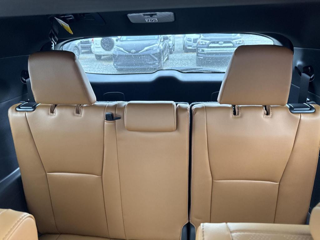 new 2026 Toyota Highlander Hybrid car, priced at $58,071