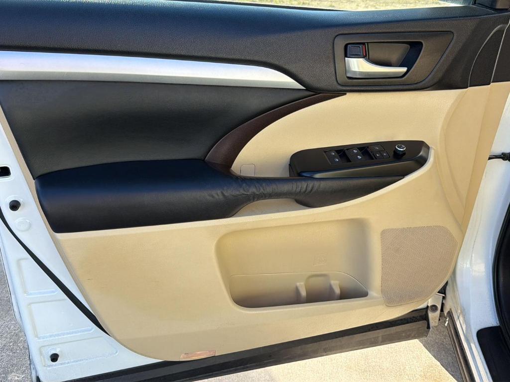 used 2015 Toyota Highlander car, priced at $15,687