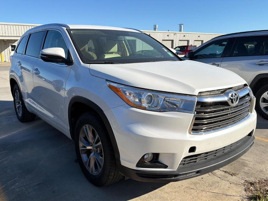 used 2015 Toyota Highlander car, priced at $15,687