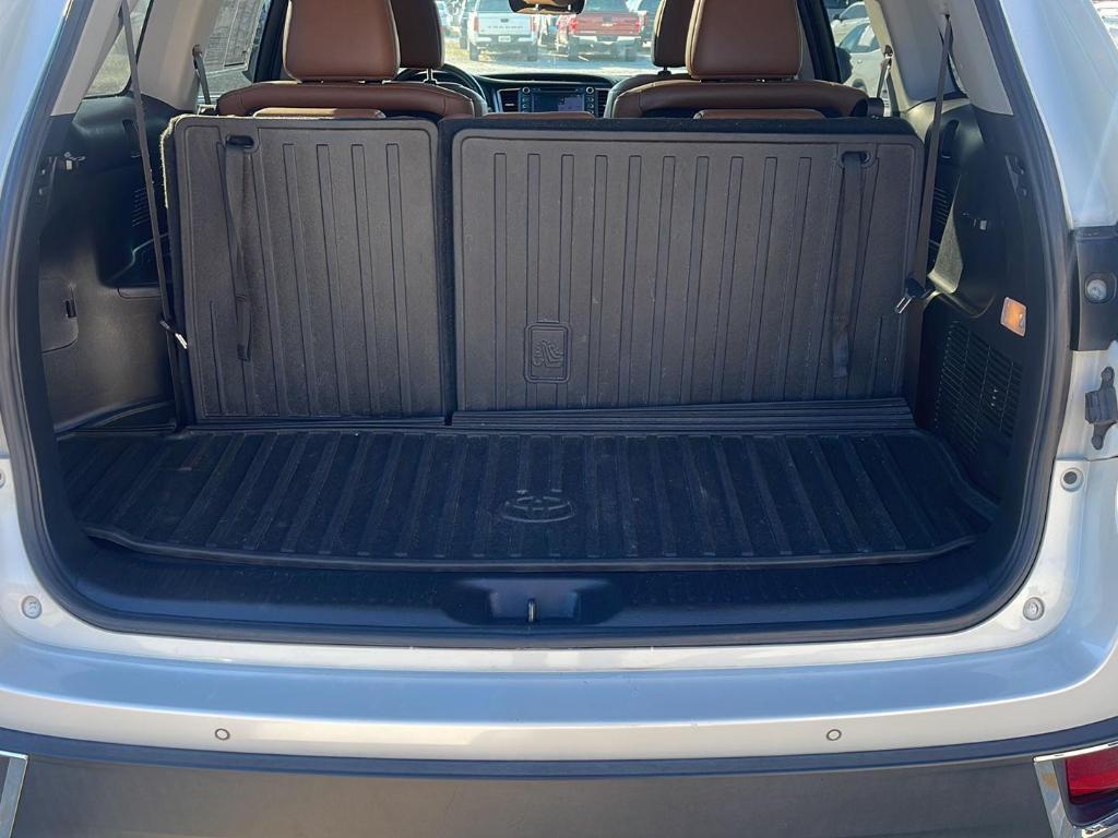 used 2019 Toyota Highlander Hybrid car, priced at $21,949
