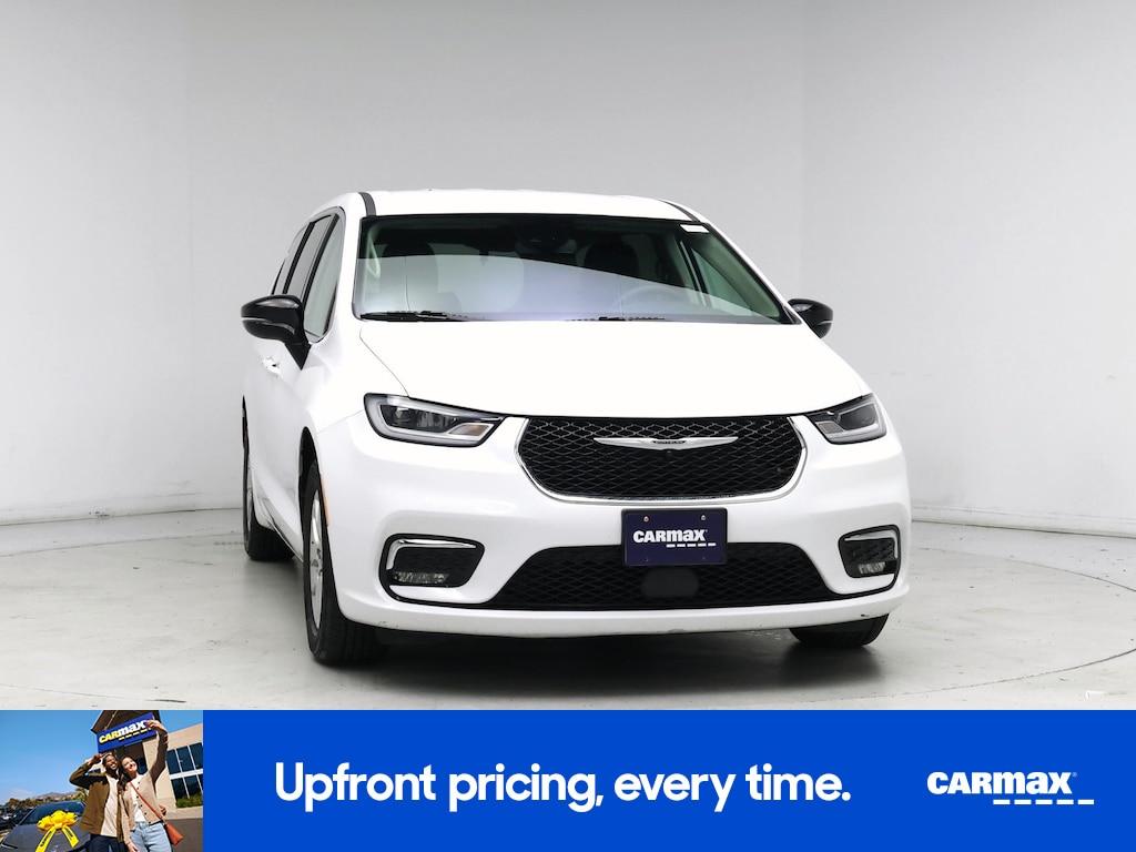 used 2024 Chrysler Pacifica car, priced at $27,998